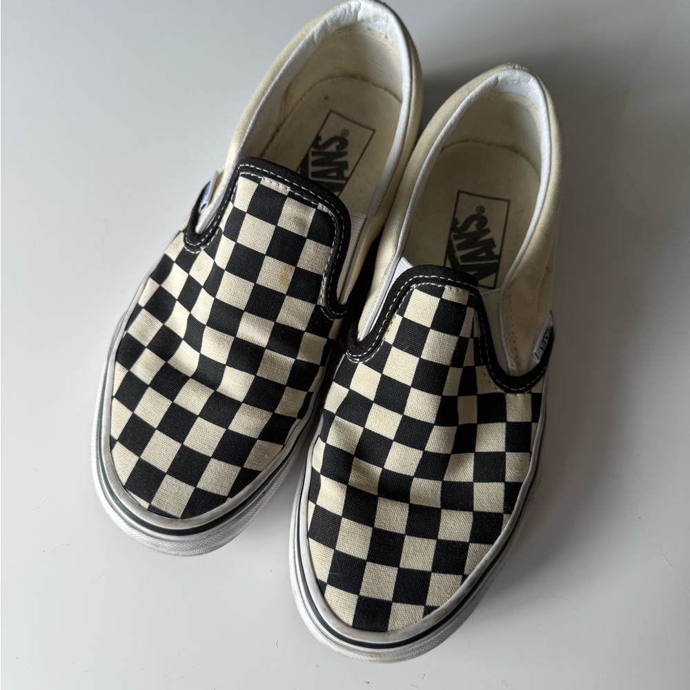 Vans Woman’s Black and White Checkered Sneakers